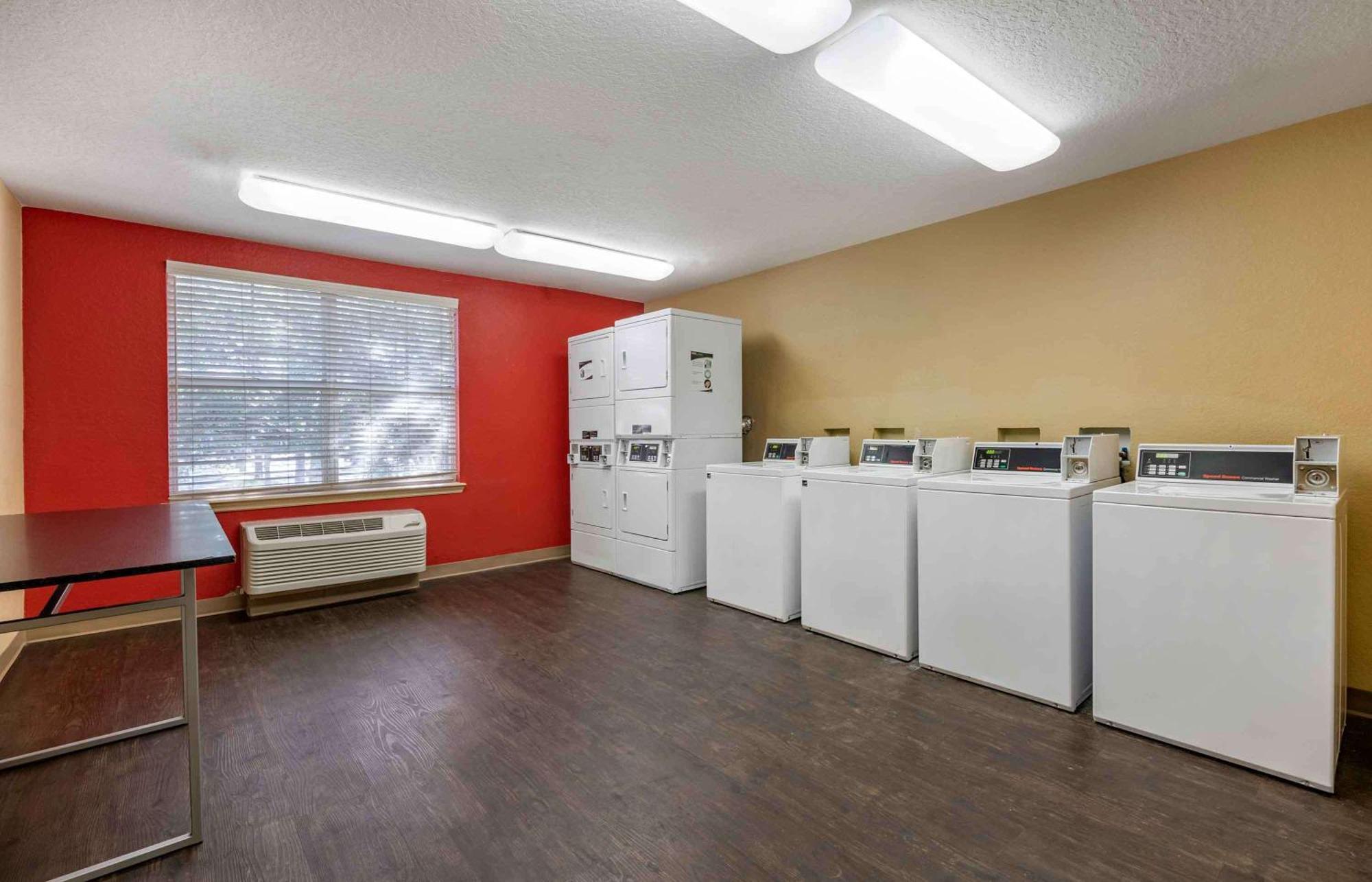 Extended Stay America Select Suites - Orlando - Maitland - Summit Tower Blvd Altamonte Springs Buitenkant foto