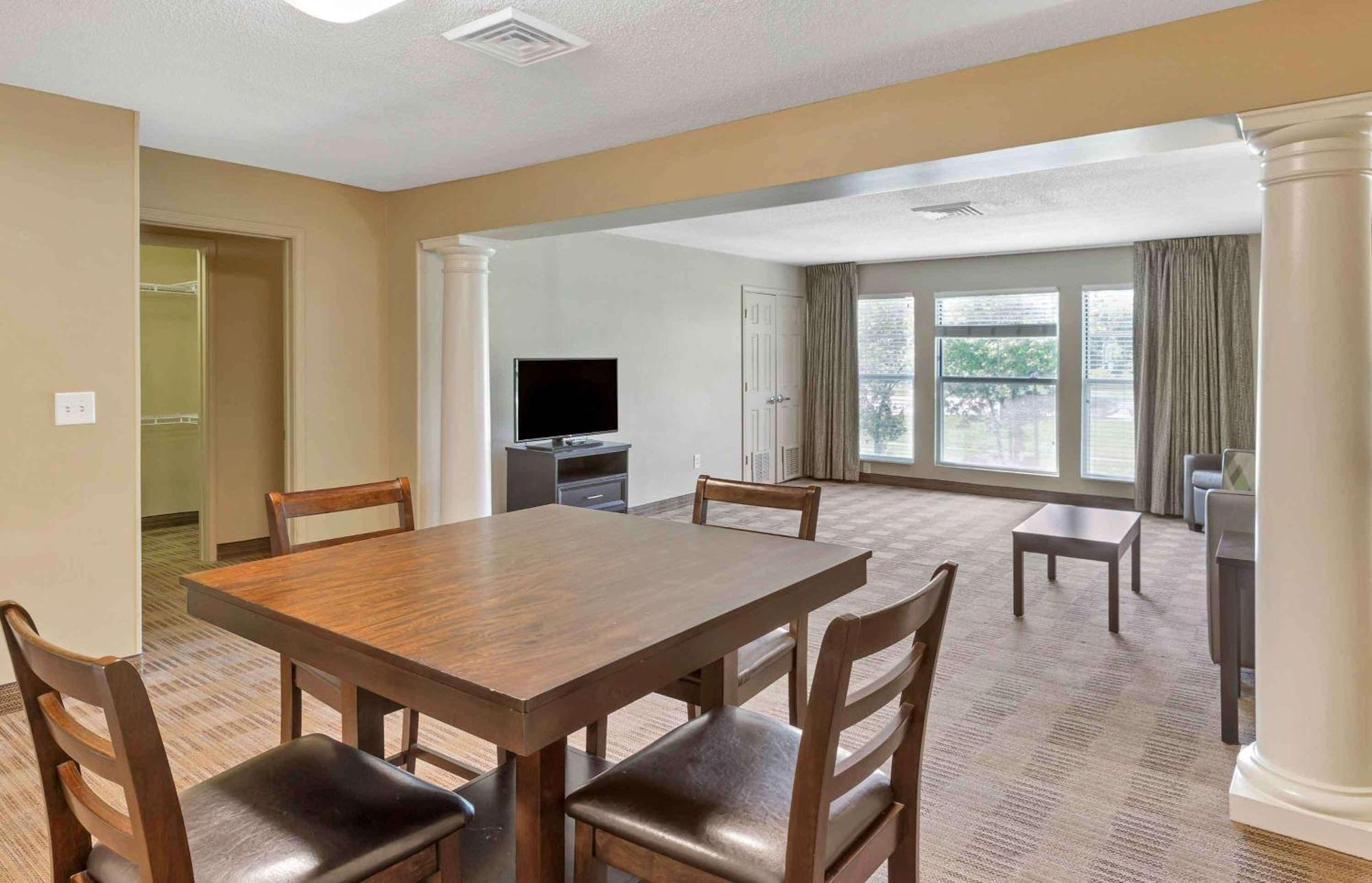 Extended Stay America Select Suites - Orlando - Maitland - Summit Tower Blvd Altamonte Springs Buitenkant foto
